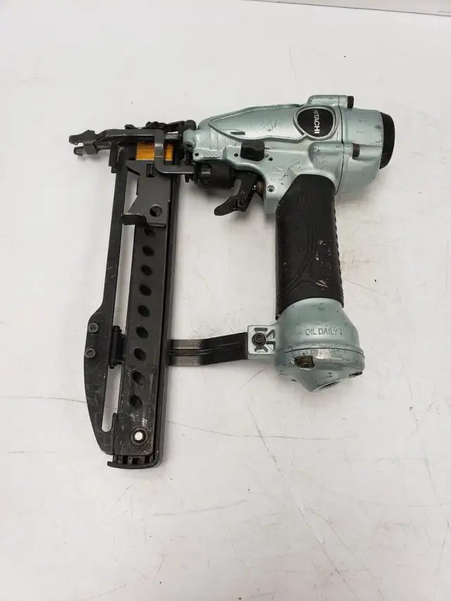 (9925595) Hitachi N3804AB3(S) Stapler - Air - 1 1/2'