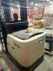 Crown SP3520-30 Order Picker - Unit 5 - 3,000 lb - Liquidation - Photo 6