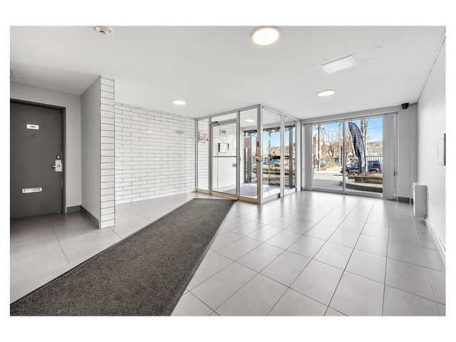 A large Private room for rent $800 Weston Road