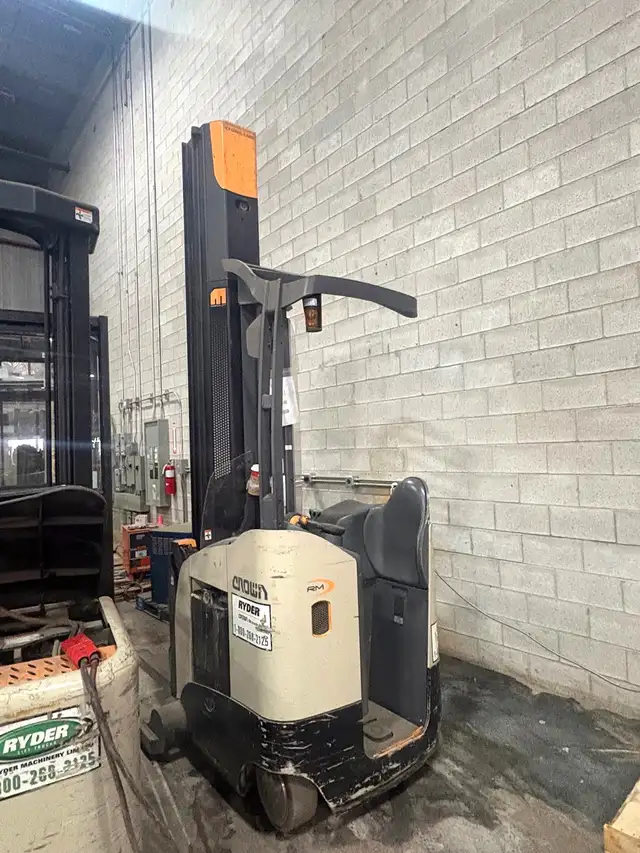 Crown RM6025-45 Reach Truck - 4,500 lb - Liquidation