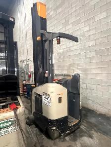Crown RM6025-45 Reach Truck - 4,500 lb - Liquidation - Photo 3
