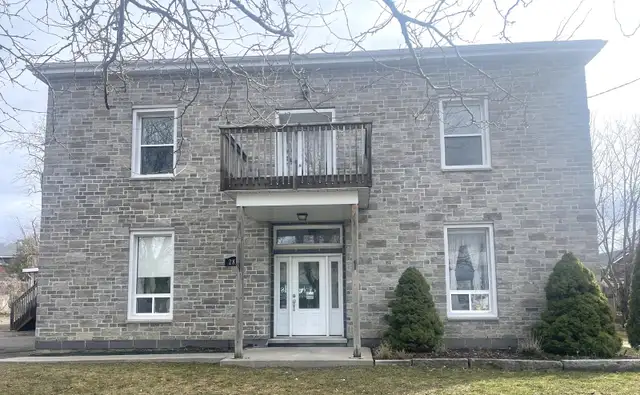 Gorgeous 2 Bedroom Main Floor Apartment $1900