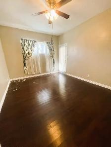 Gorgeous 2 Bedroom Main Floor Apartment $1900 - Photo 7