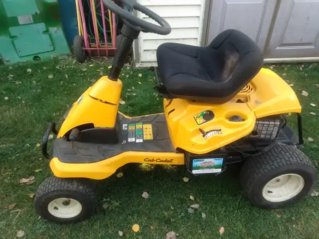 Cub Cadet 282cc 11hp 30' riding mower STRIPPED FOR PARTS!