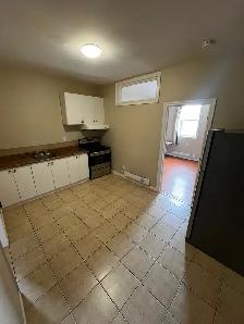 2 Bedroom 1 Bathroom Apartment in Downtown Lindsay