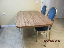 Kitchen table with chairs - Photo 2