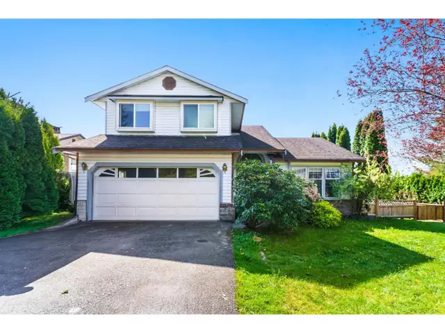3 Bed/3 Bath Upper Home   Garage & Yard | Mission | Nov 1