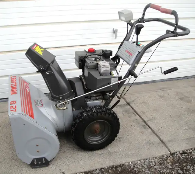 CRAFTSMAN 8 HP 27' GAS SNOW BLOWER