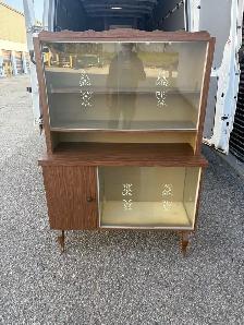 Free delivery used Vintage Mid-Century Style Glass Display Hutch - Photo 2
