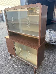 Free delivery used Vintage Mid-Century Style Glass Display Hutch - Photo 5