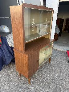 Free delivery used Vintage Mid-Century Style Glass Display Hutch - Photo 7