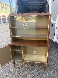 Free delivery used Vintage Mid-Century Style Glass Display Hutch - Photo 10