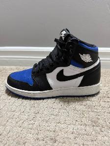 Selling my Air Jordan 1 Retro High OG "Royal Toe" - Photo 3