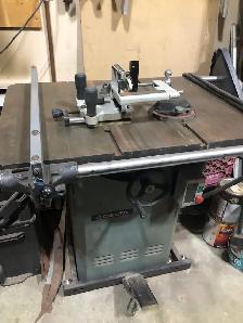 banc de scie industriel sur table en fonte
