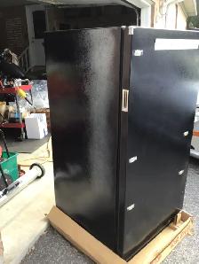BRAND NEW FRIGIDAIRE POP COOLER/BEER VENDING MACHINE - Photo 5