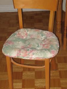 Vanity Table and Chair with cushion - Photo 2
