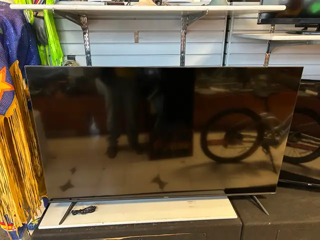 65" 4K Roku Hisense 65R63G w/cord (29924395)