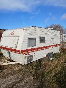 Travel Trailer - Photo 2