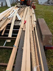 For sale big pile of interior wood lengths. - Photo 3