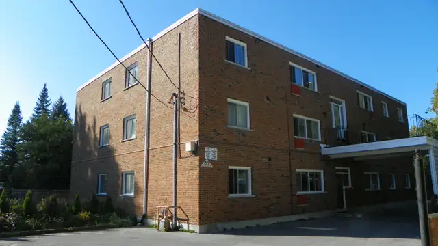 Downtown 2 bedroom close to Queens. Heat, water, parking Incl.