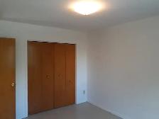 Downtown 2 bedroom close to Queens. Heat, water, parking Incl. - Photo 4