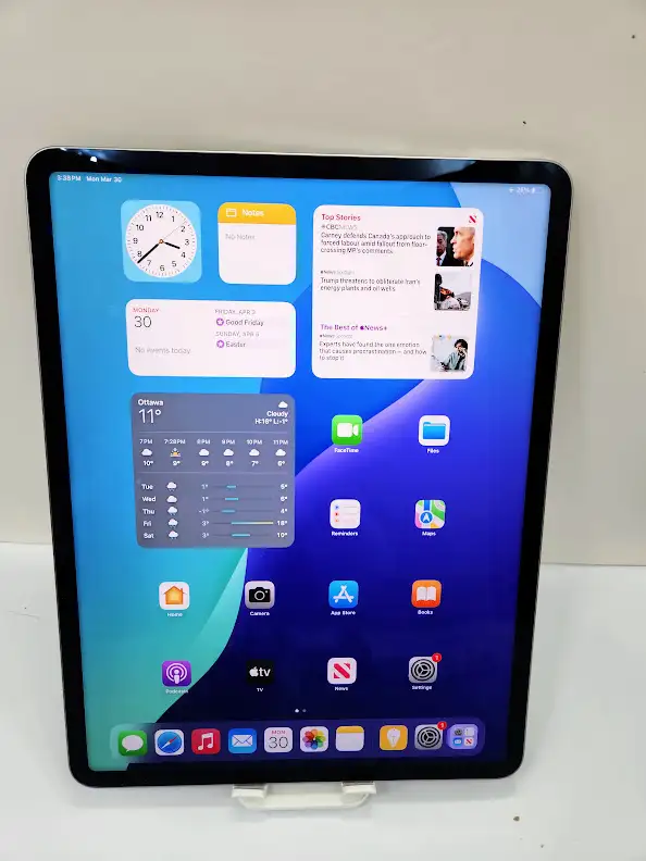 iPad Pro 12.9" 6th Generation 128gb 3 Months Warranty W/Charger