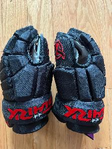 New 14" Hockey gloves black and red - Photo 2