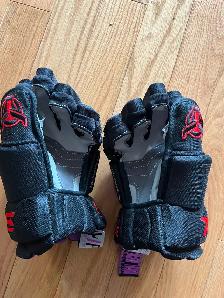 New 14" Hockey gloves black and red - Photo 3