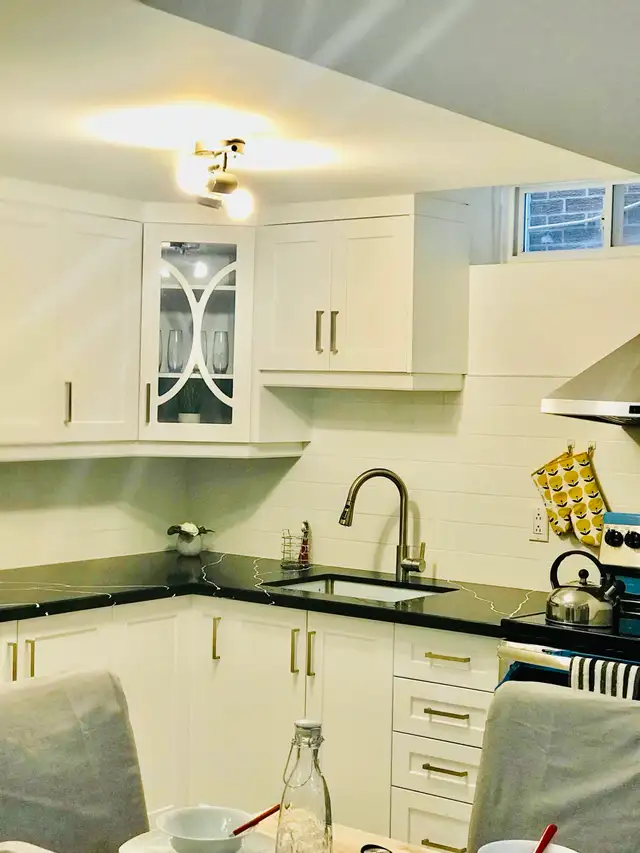 Beautiful Furnished Bedroom Basement Apartment Near Square one