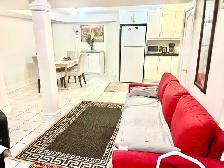 Beautiful Furnished Bedroom Basement Apartment Near Square one - Photo 2