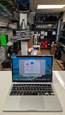 Apple MacBook Pro 13' 2020 i5 16Go 512Go — 599$