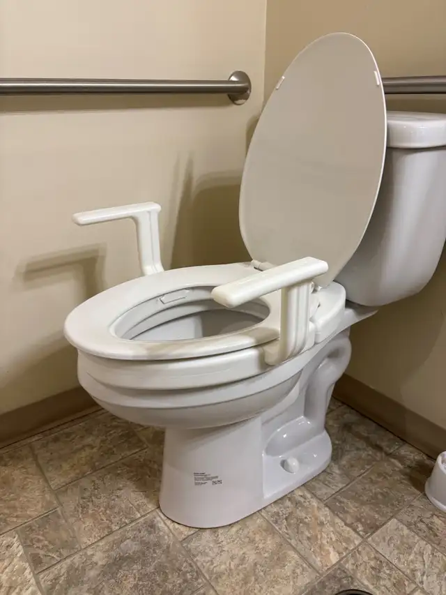 RAISED TOILET SEAT WITH HANDLES