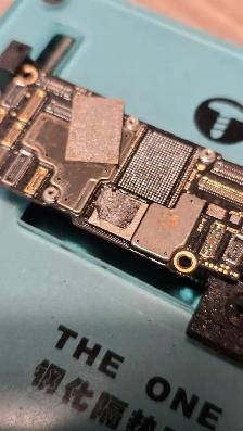 Phone Won't Turn On? Water Damage & Data Recovery, Courtice - Photo 2