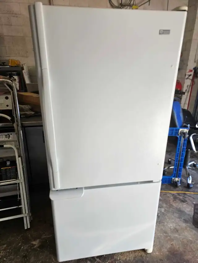 kenmore Refrigerator  29'