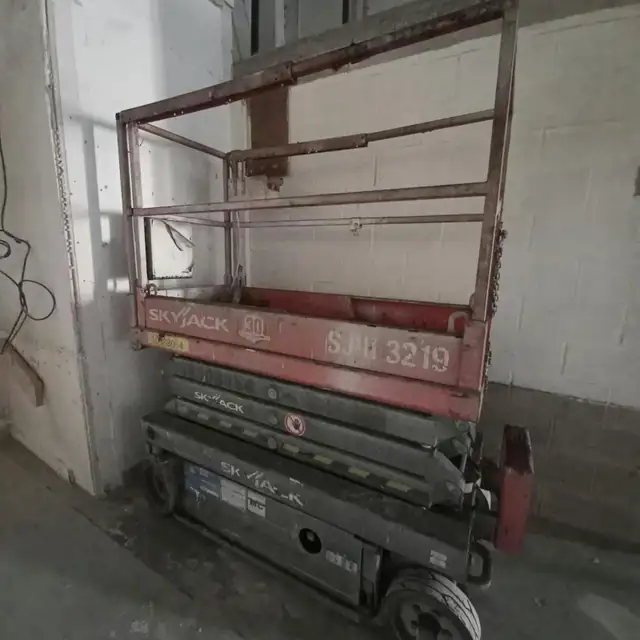 SKYJACK 3219 SCISSOR LIFT FOR RENT