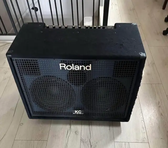 Roland KC880 Keyboard Amplifier
