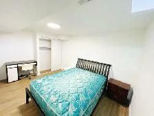 Cozy Room with own private bathroom and windows - Photo 4