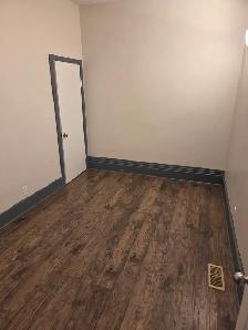 UPPER - LARGE 3 BEDROOM APT - AVAILABLE - UTILITIES INCLUDED - Photo 4