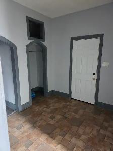 UPPER - LARGE 3 BEDROOM APT - AVAILABLE - UTILITIES INCLUDED - Photo 5