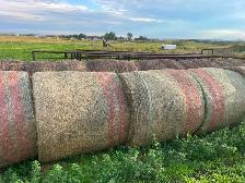 hay bales for sale - Photo 2