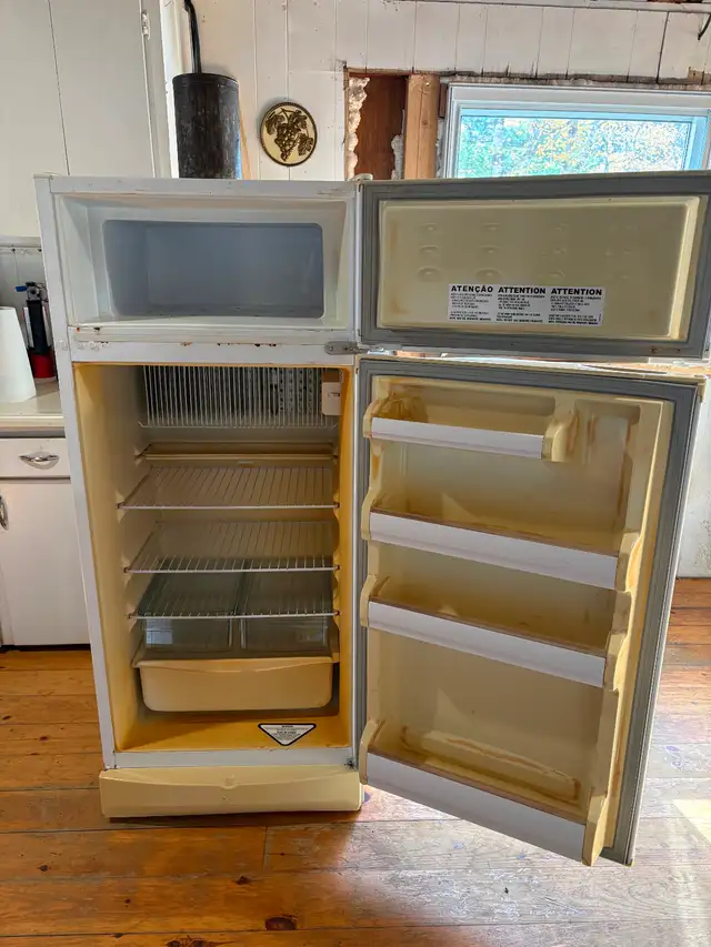 Propane and electric refrigerator.  Perfect for hunt camp