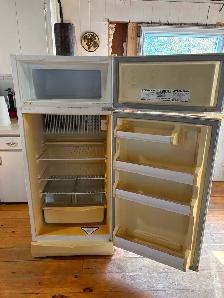 Propane and electric refrigerator.  Perfect for hunt camp