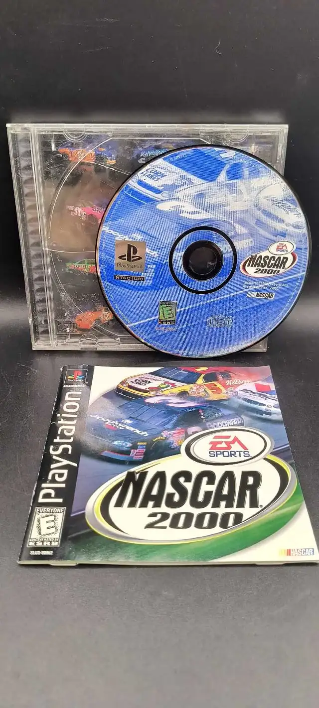 PS1 NASCAR 2000 W/MANUAL