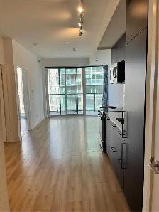 1 Bed   Den Condo For Rent In Toronto - Photo 2