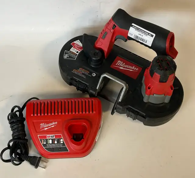 Milwaukee cordless band saw 242920 w/charger (27834574)