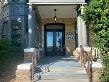 1-Bedroom Apt in Beautiful Heritage Edwardian House w/ Parking - Photo 2