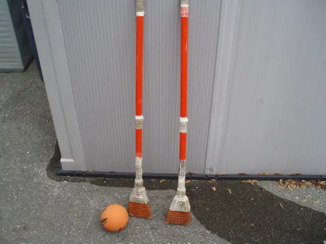 BROOM BALL STICKS WITH BALL