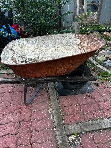 Heavy Duty Construction Wheelbarrow - Photo 2