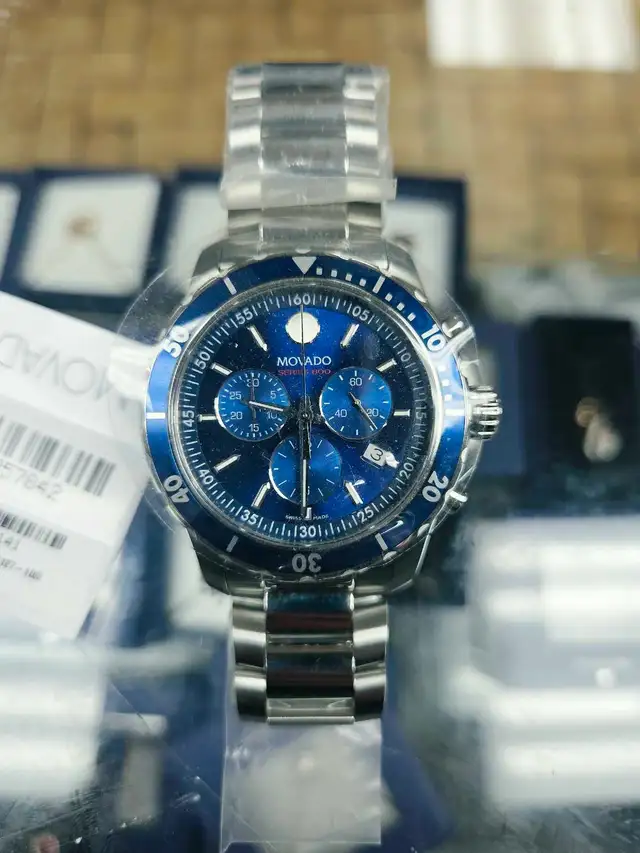 montre neuve movado