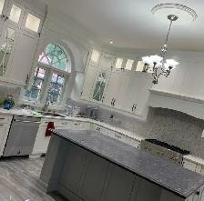 Vanity, Linen Tower, Countertop, Porcelain Tile, Mirror - Photo 5